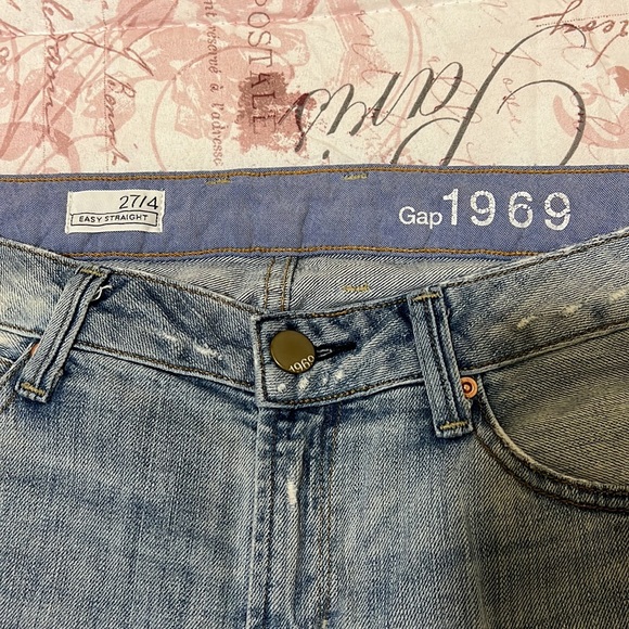 Women’s Gap 1969 Distressed Jeans. - Picture 7 of 11